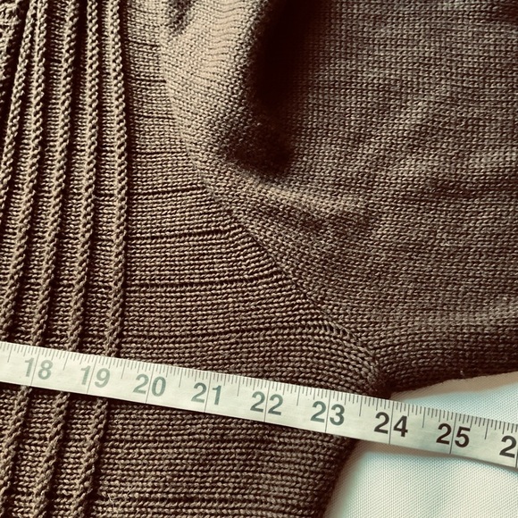 Elegant Brown Knit Cardigan - Picture 5 of 10